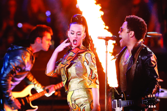 Lenny Kravitz Performs Using Audio-Technica Wireless at Super Bowl XLIX